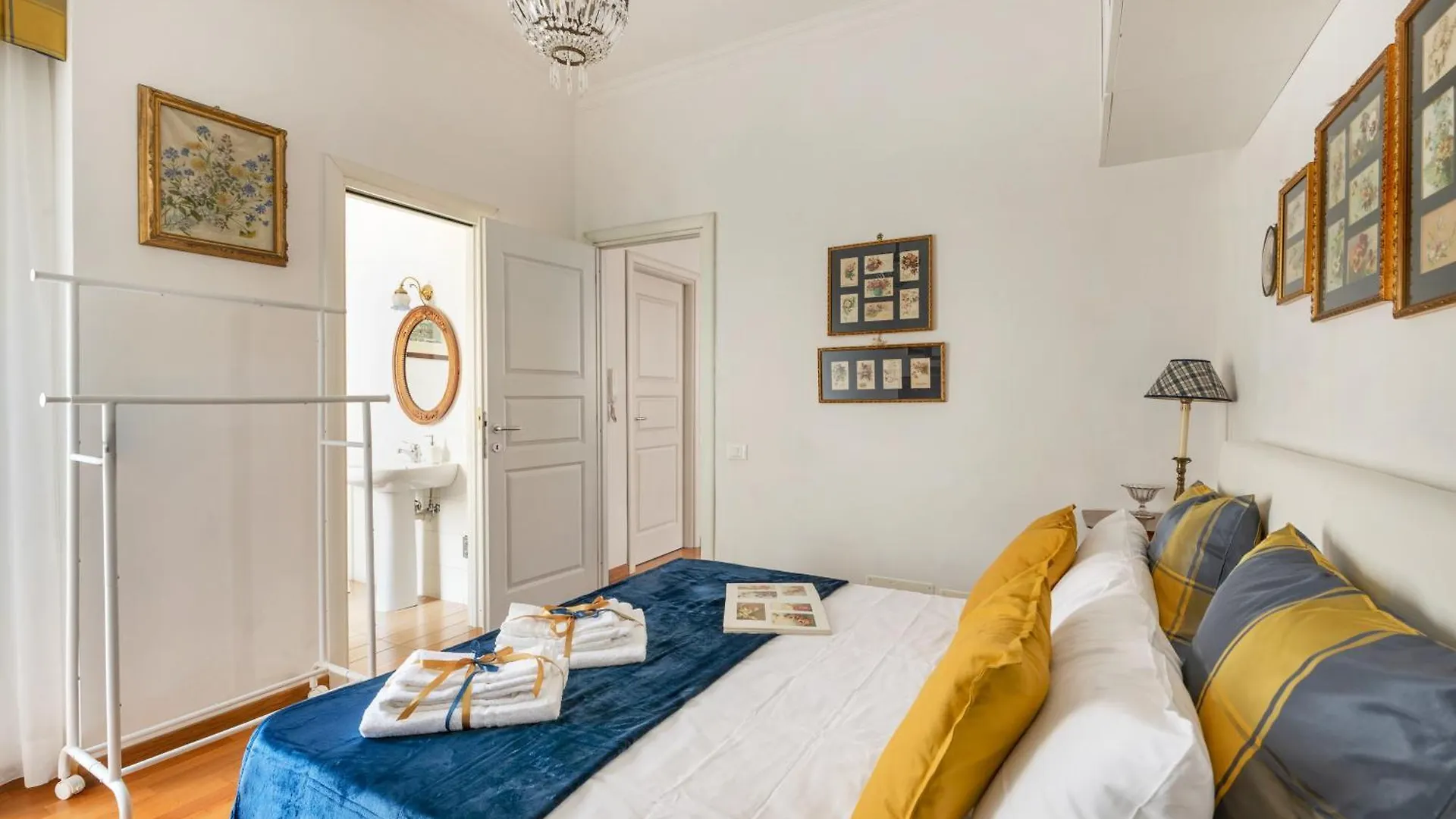 La Dimora Dell'Antiquario Apartment Rome 0*,  Italy